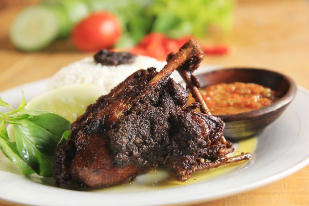 bebek bumbu hitam