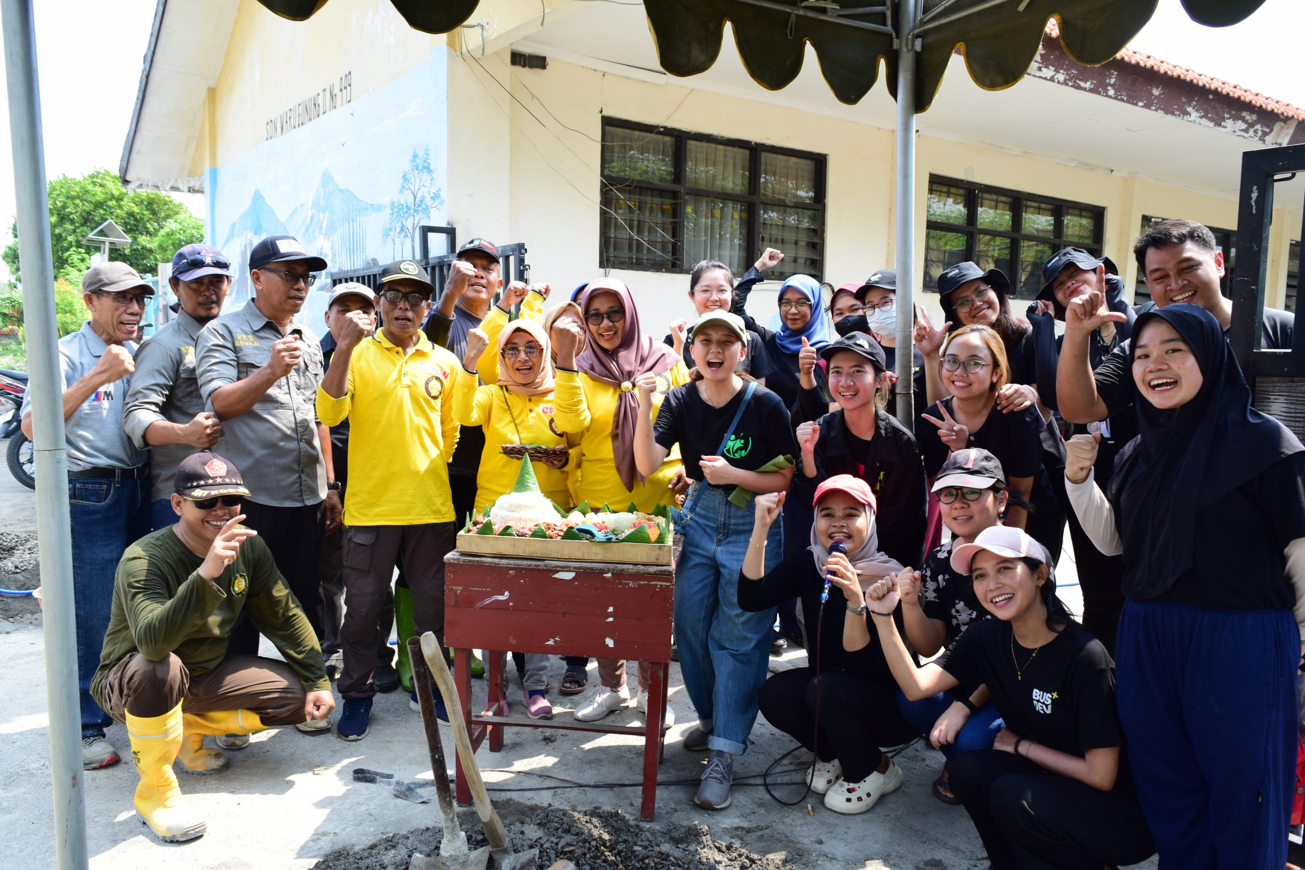 foto bersama csr banana park bersama tissue see u