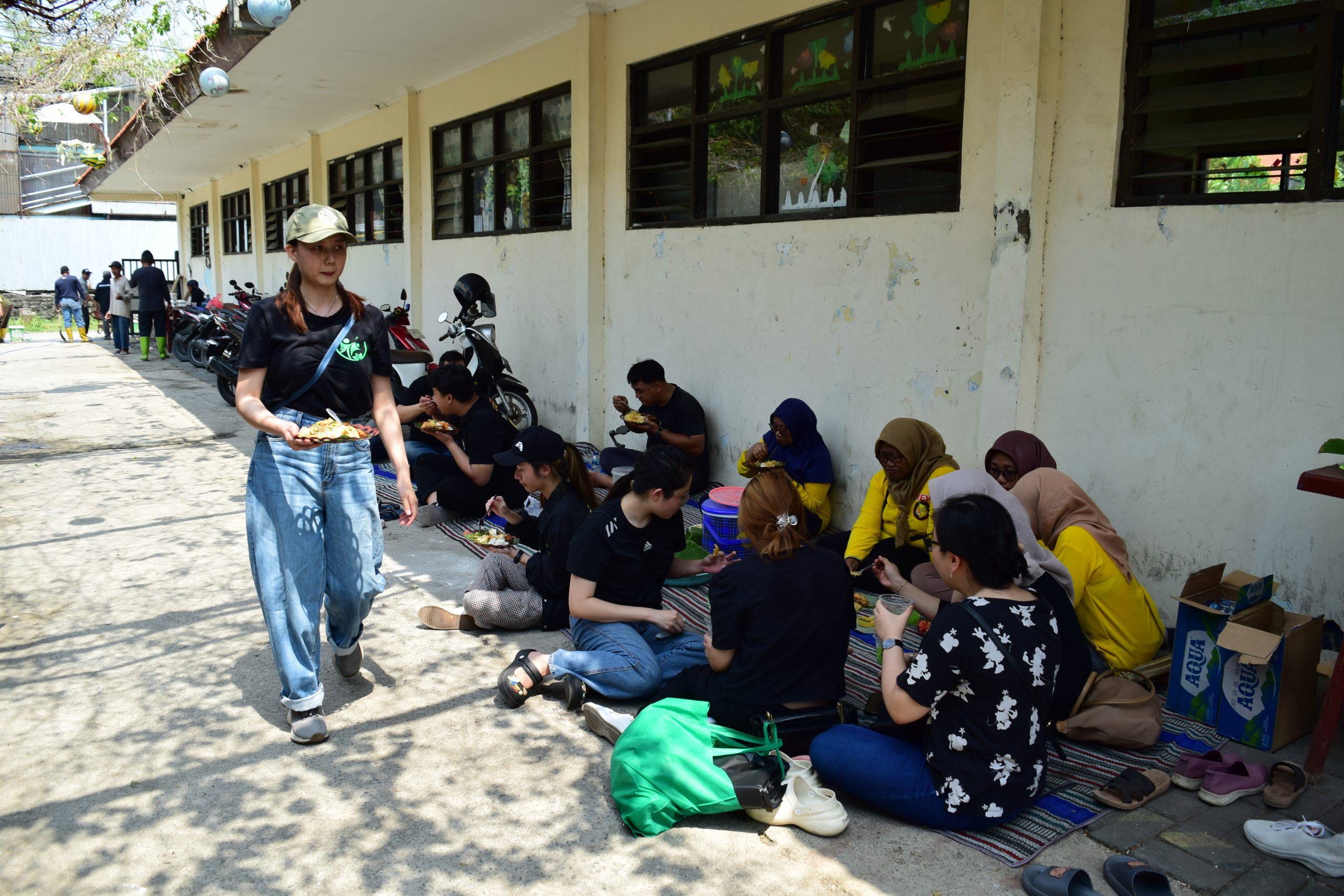 makan bersama PT Suparma Tbk dengan pengelola Banana Park saat CSR